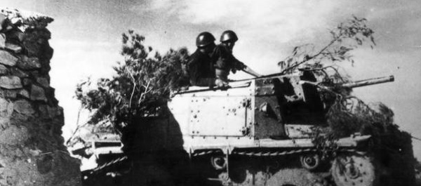 An Italian tank rolls forward on the Tunisian Front. National Archives.
