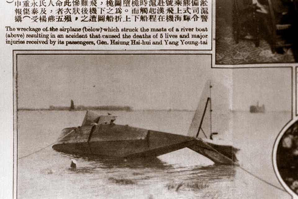 The busy river made for tricky flying with some tragic results. On December 9, 1930 pilot Paul F. Baer clipped the mast of a river boat and crashed, killing Baer and three others. (HistoryNet Archives)