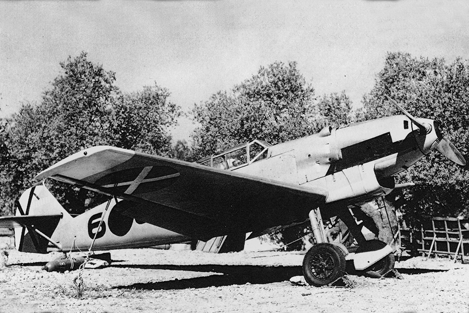 The Messerschmitt Bf-109B was Germany’s response to the Republicans’ Polikarpov I-16s. This Bf-109B-2, which replaced the B-1’s airscrew with a metal controllable-pitch propeller, was flown by Walter Oesau in August 1937. (Walter A. Musciano collection)