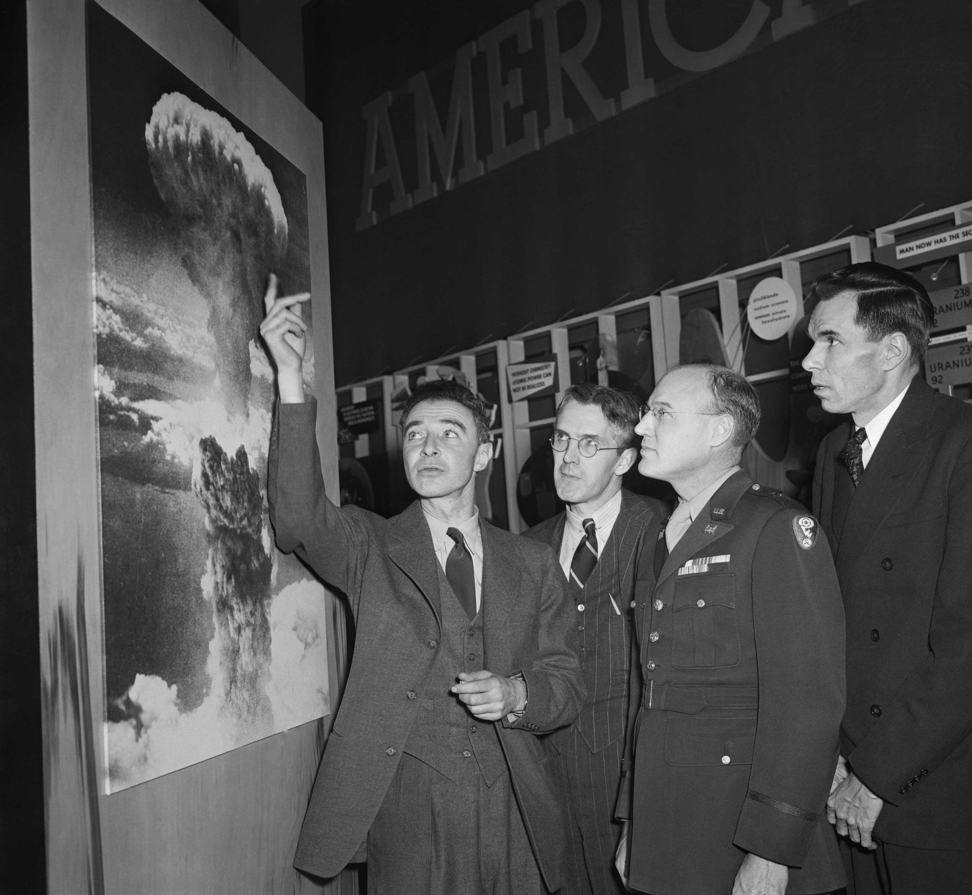 J. Robert Oppenheimer and America's Quest Build an Atomic Bomb