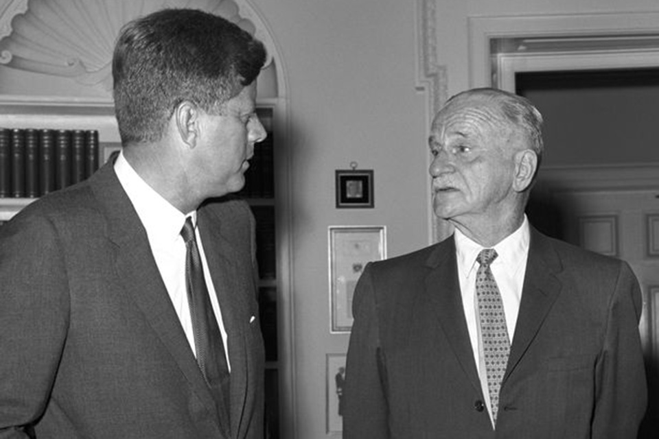 Even in retirement, Spaatz was a tireless advocate of airpower. Here he meets with President John F. Kennedy in 1962. (John F. Kennedy Presidential Library and Museum)