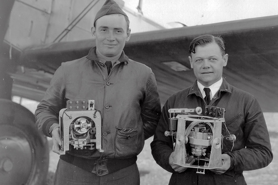 Elmer Jr.—shown at right with Lieutenant Marion Higgins holding gyroscopes used in U.S. Army Air Corps field exercises—dropped out of Cornell University at Lawrence’s urging. (Glenn H. Curtiss Museum)