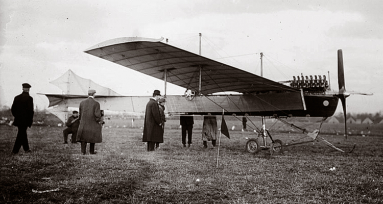 while the tests of Levavasseur's monoplane were not encouraging, the Antoinette was an elegant creation.