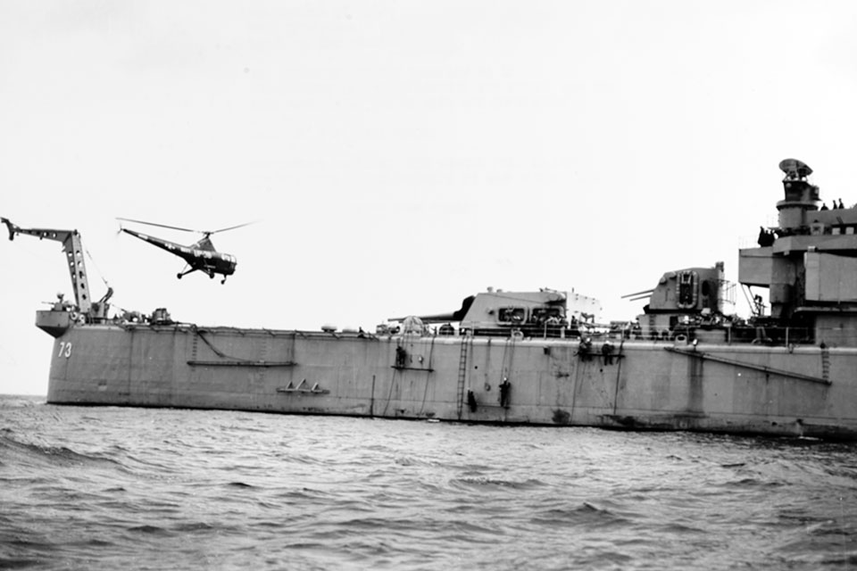 A Sikorsky HO3S-1 lands on the after deck of USS Saint Paul after spotting naval gunfire at Wonsan, North Korea. (Naval History and Heritage Command)
