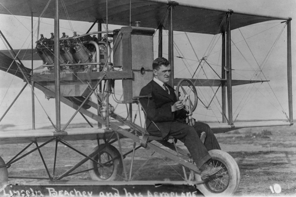 Daredevil Lincoln Beachey may have been the first to recover from a spin. (Library of Congress)