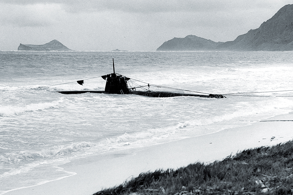 Like the Ward’s prey, this two-man Japanese Ko-hyoteki-class midget submarine was one of five to attempt to enter Pearl Harbor. Instead it rests, beached and captured, in eastern Oahu. (National Archives)