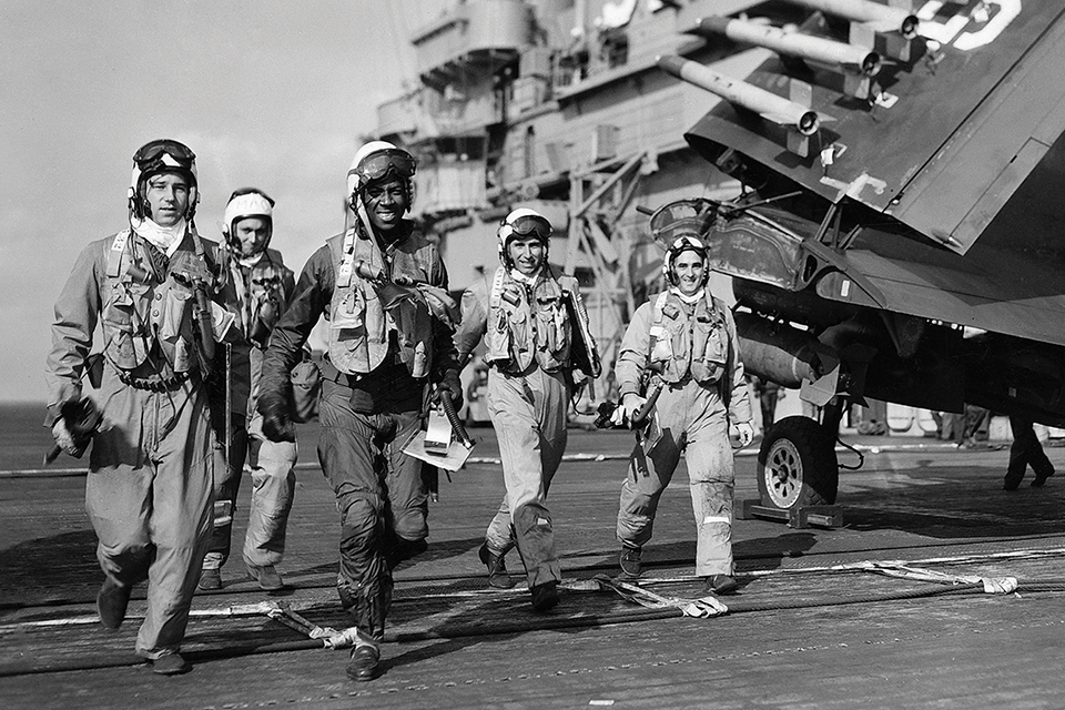 Brown (center) joins fellow members of U.S. Navy fighter squadron VF-32 for another mission from the carrier Leyte. (National Archives)