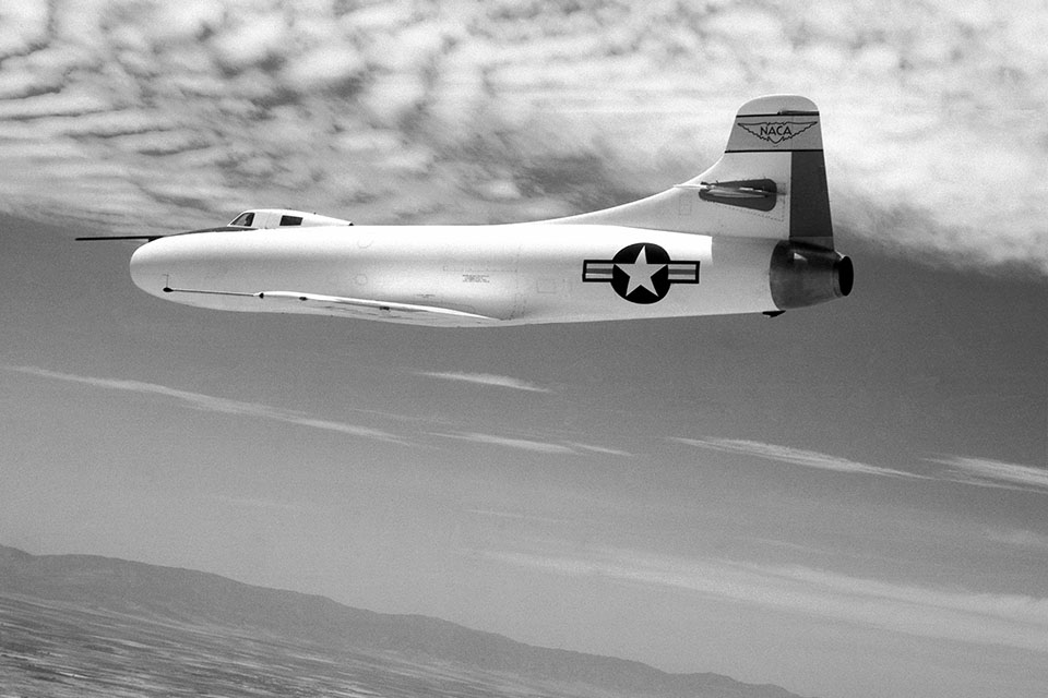 The straight-wing D-558 Skystreak, designed by Ed Heinemann, underwent a radical redesign, resulting in the sweptwing D-558-2. (NASA photo)