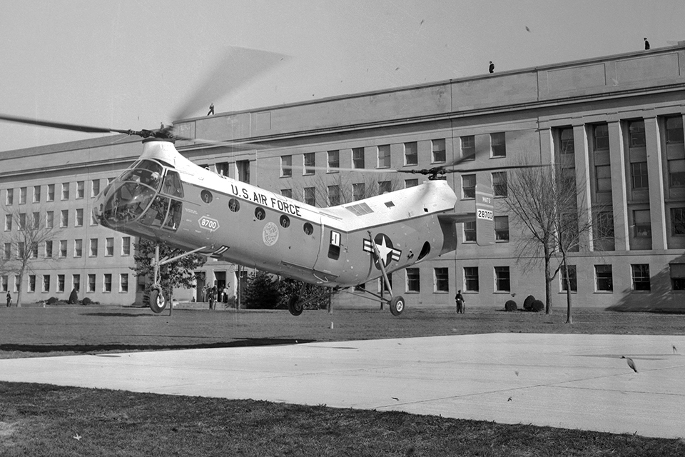 An H-21 Shawnee leaves the Pentagon on Nov. 21, 1955 with officials heading to Camp David in Maryland for a meeting with President Dwight D. Eisenhower. (Bettmann/Getty Images)