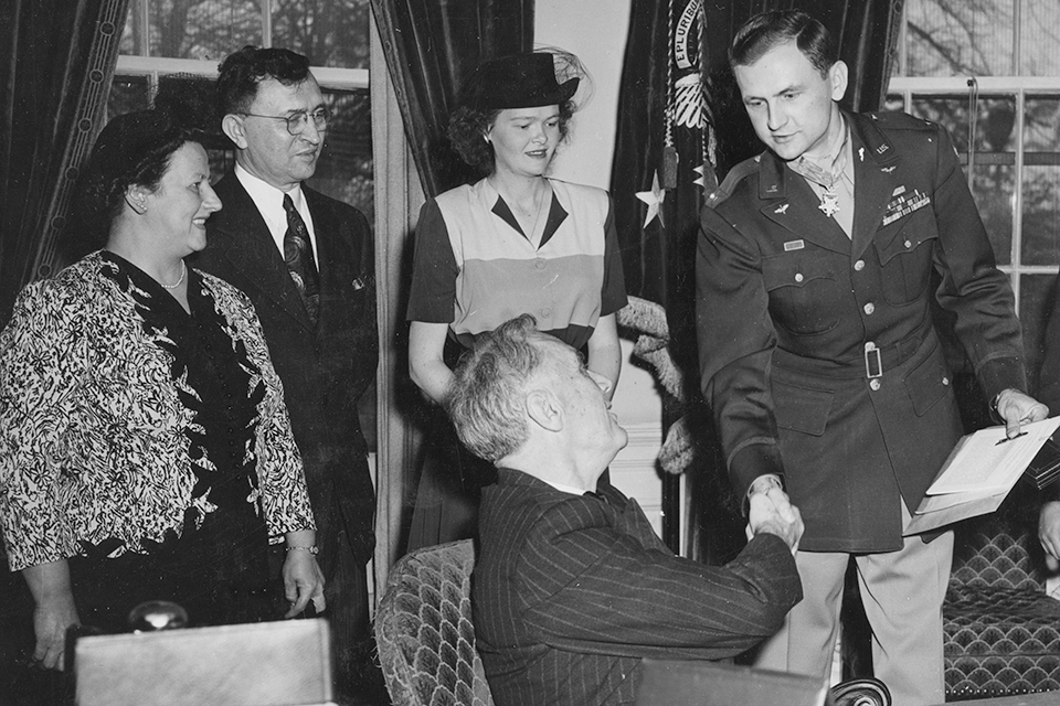 President Franklin D. Roosevelt awards the clean-shaven lieutenant the Medal of Honor. (National Archives)