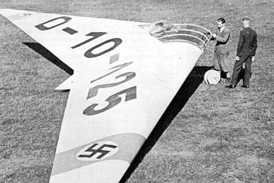 The first of two H IILs built in Lippstadt in 1937 was flown by Reimar Horten at a glider contest. (Courtesy of Wolfgang Muehlbauer)