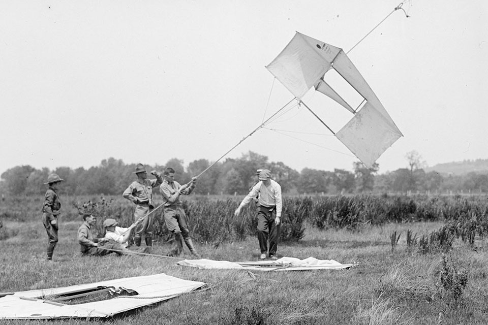 Perkins’ kite being evaluated by the U.S. Army Signal Corps. (Boston Public Library, Leslie Jones Collection)