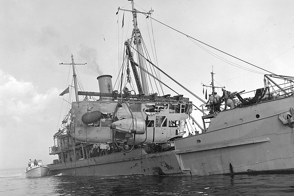 K-14’s gondola is hoisted aboard a salvage vessel. (National Archives)