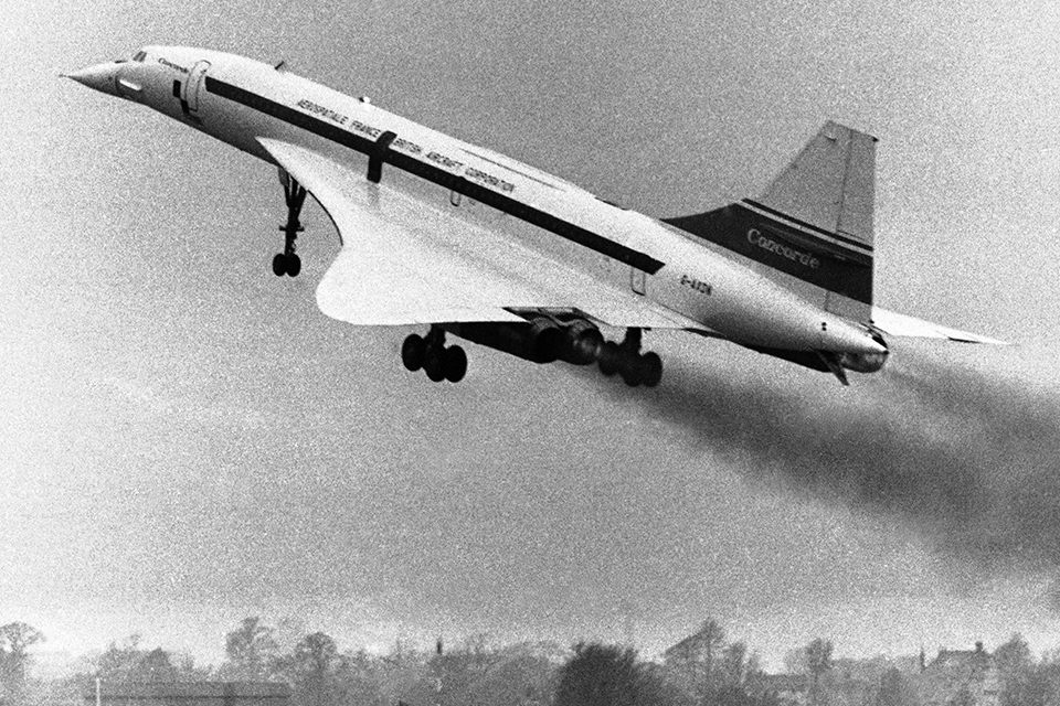 The French preproduction Concorde 001 takes off from Filton on December 17, 1971. (AP Photo)