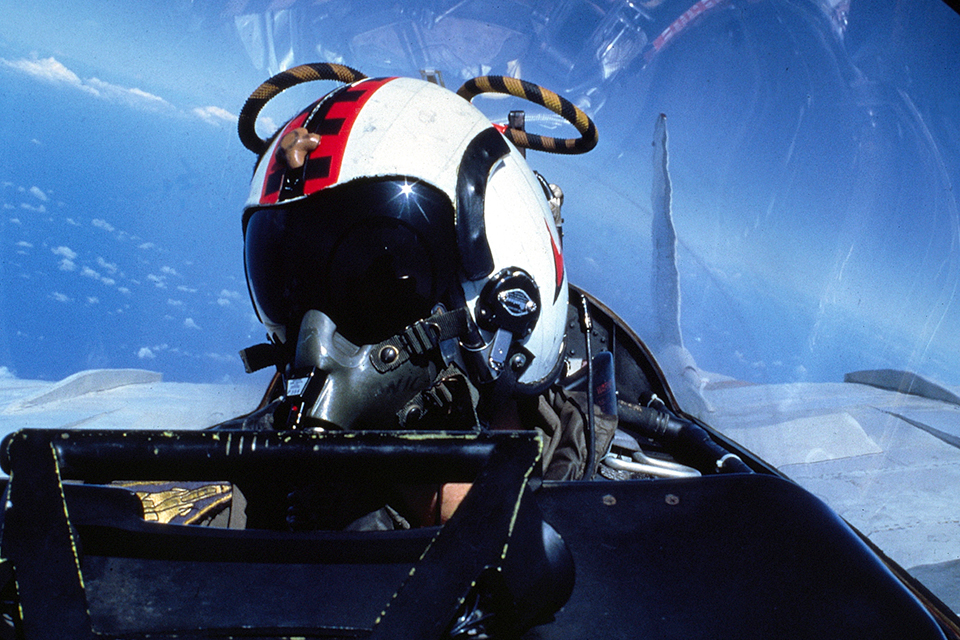 Crusing above the Pacific, “Bio” Baranek enjoys the 360-degree view afforded by the Grumman F-14s cockpit. The Tomcat was the first U.S. fighter in decades to offer such all-around visibility. (Dave Baranek)