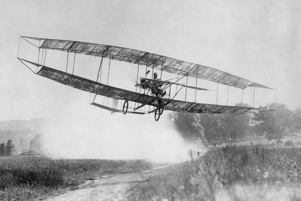 Curtiss pilots June Bug, displaying his design’s tricycle landing gear and innovative triangular wingtip ailerons, on the Fourth of July. (Courtesy of the Glenn H. Curtiss Museum, Hammondsport, NY)