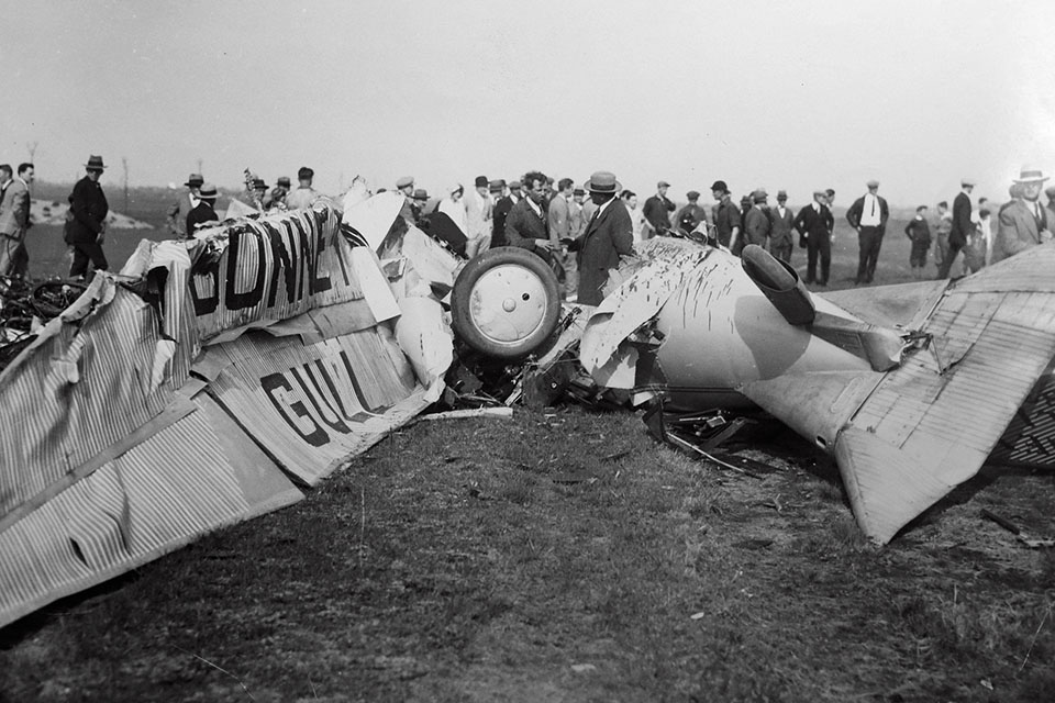 After it crashed, “The New York Times” fittingly reported that “as it lay spread out on the ground it resembled a mangled gull.” (Warren Bodie Collection)
