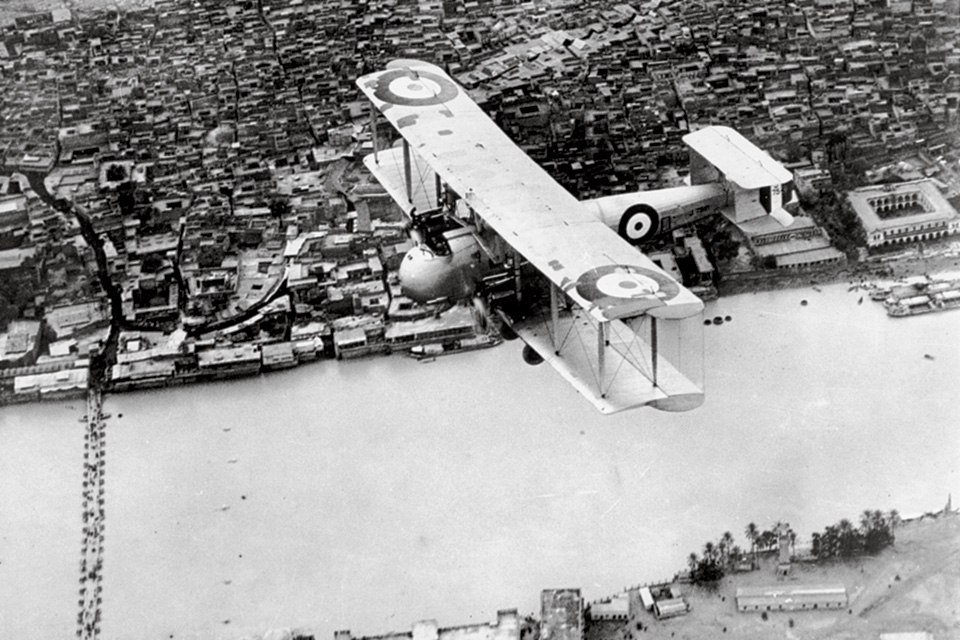 A Victoria in 1928. The tough transport was well suited to desert operations. (IWM HU 44941)