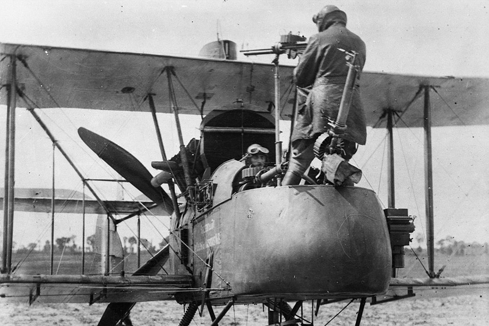 An F.E.2b crew of No. 20 Squadron, Royal Flying Corps, shows how observers dealt with attacks from the rear. (National Archives)