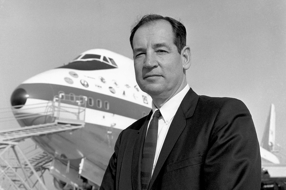 Joe Sutter, Boeingâ€™s chief engineer on the 747 project, poses with his brainchild. (Â©Boeing)