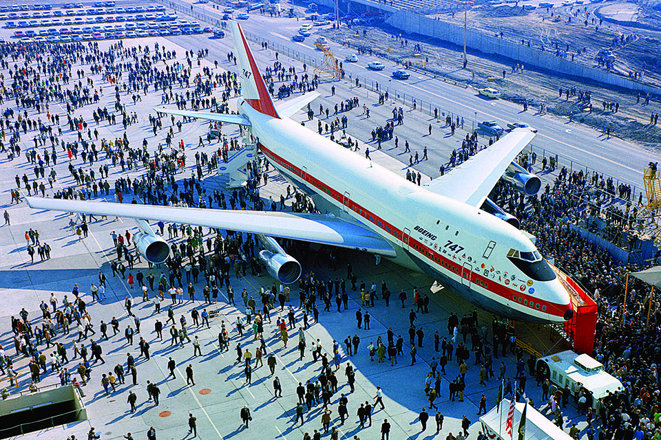 The first 747 attracts a sizable crowd at the Everett facility on September 30, 1968. (Â© Boeing)