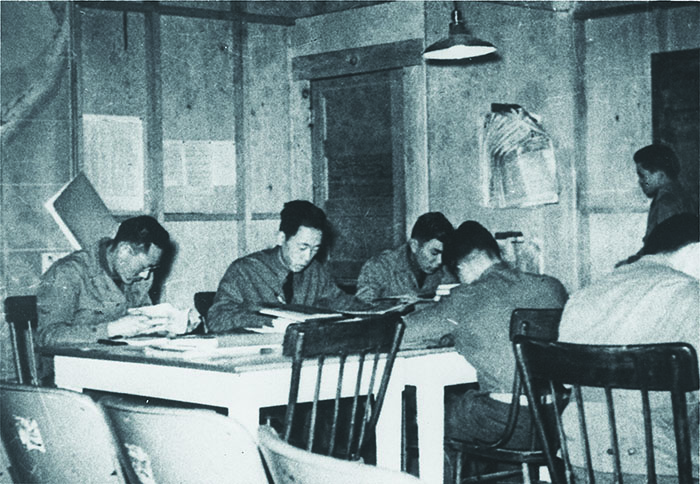 Students at the MIS school’s original location in San Francisco. (National Archives)