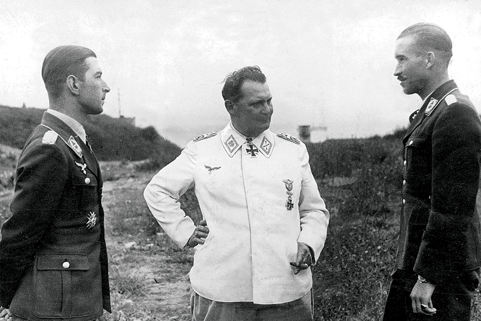 (From left) Werner Mölders, Luftwaffe chief Hermann Göring and Galland confer during the Battle of Britain. (Sueddeutsche Zeitung/Alamy)
