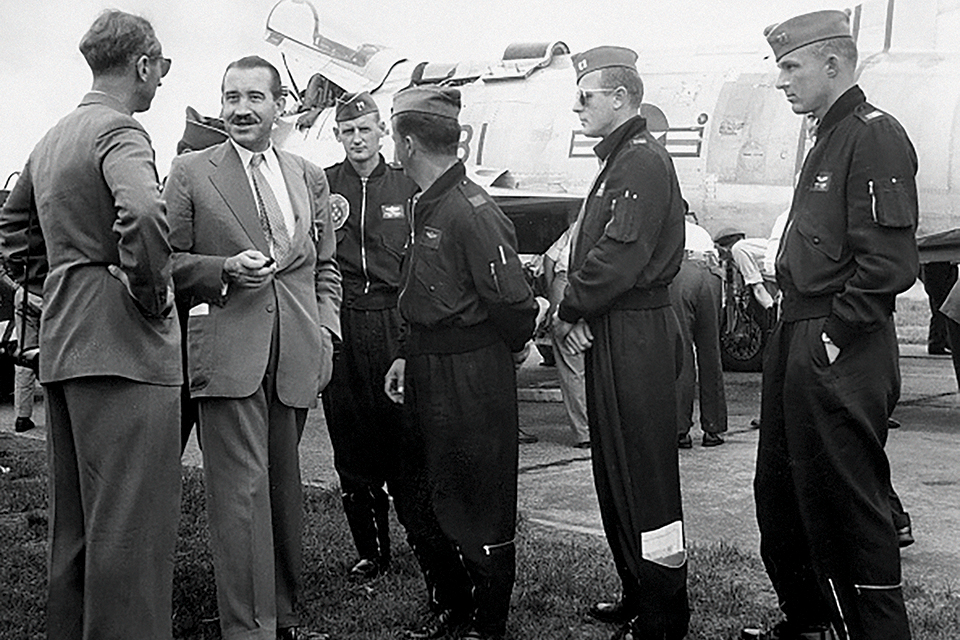 Galland chats with U.S. Air Force pilots at Cologne’s Flying Day of Nations in June 1956. (Ullstein Bild via Getty Images)