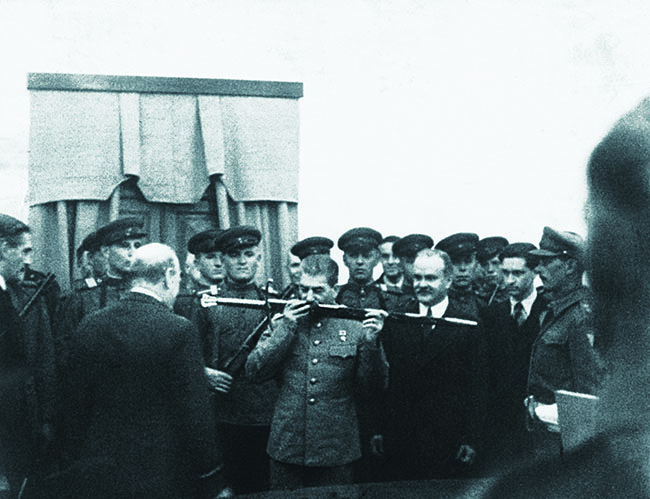 Winston Churchill presents Stalin with the British-made Sword of Stalingrad, which Stalin gratefully kissed. (© Hulton-Deutsch Collection/CORBIS/Corbis via Getty Images)