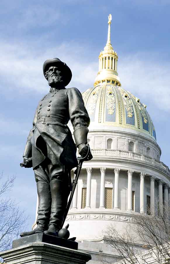 ‘Stonewall Jackson’: The statue of the Confederate general stands in front of West Virginia’s capitol in Charleston. Jackson was born in Clarksburg in 1824. (© Todd Taulman | Dreamstime.com)
