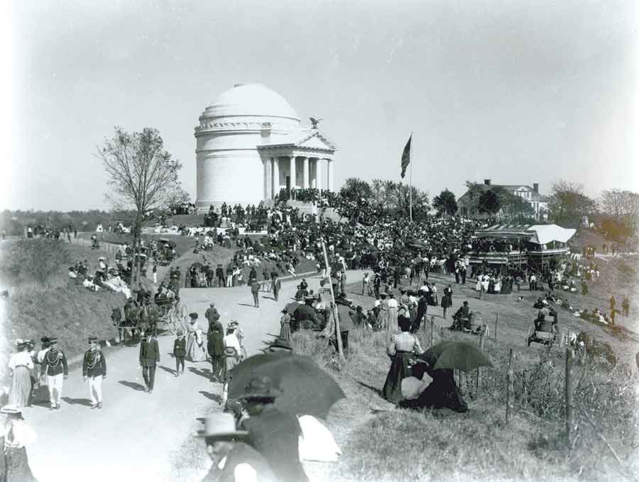 A large crowd gathers at Vicksburg to celebrate the dedication of the Illinois state memorial in 1906. (Vicksburg National Military Park)