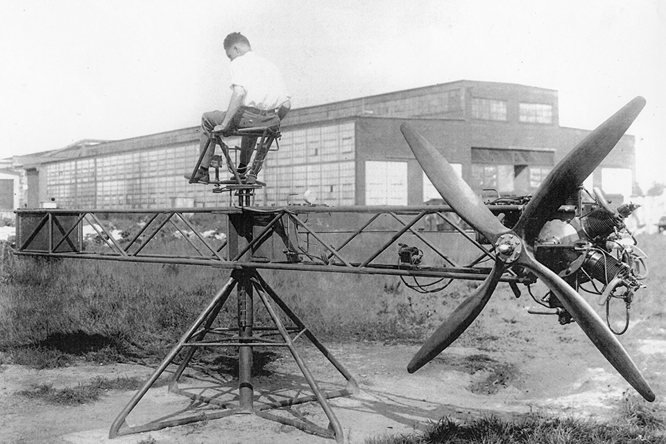 Bleecker prepares to test an Anzani engine intended for his helicopter. When the tests showed that rotor-mounted radials would suffer from the effects of centrifugal force, he switched to a centrally mounted Pratt & Whitney Wasp. (Courtesy of Allan Bleecker)