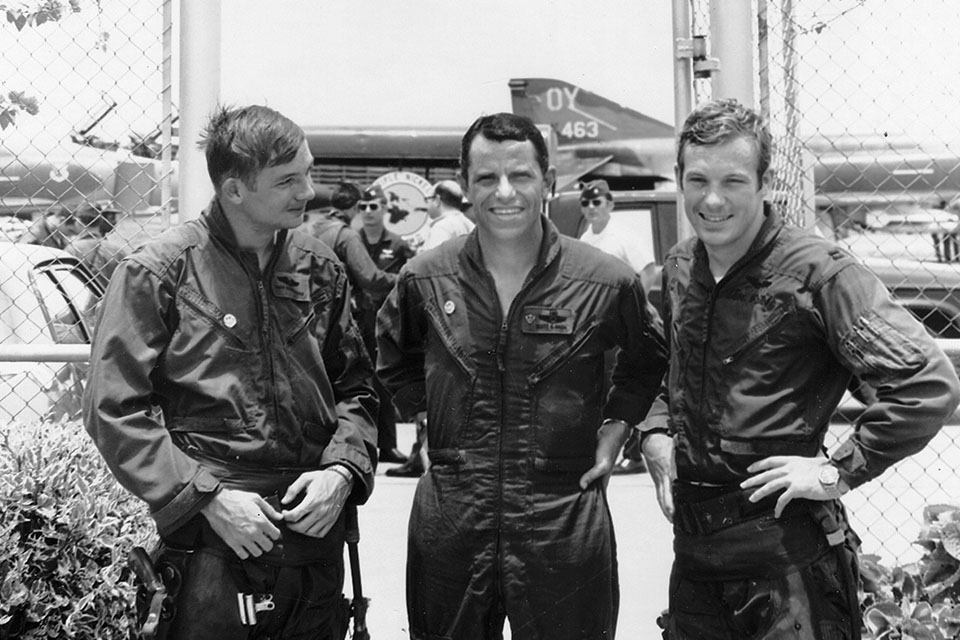 Capt. Charles D. DeBellevue, left, and Capt. Richard S. “Steve” Ritchie, right, with 432nd Tactical Reconnaissance Wing commander Col. Scott C. Smith, celebrate the Aug. 28, 1972, shootdown that made Ritchie the Air Force’s first ace in Vietnam. (U.S. Air Force)