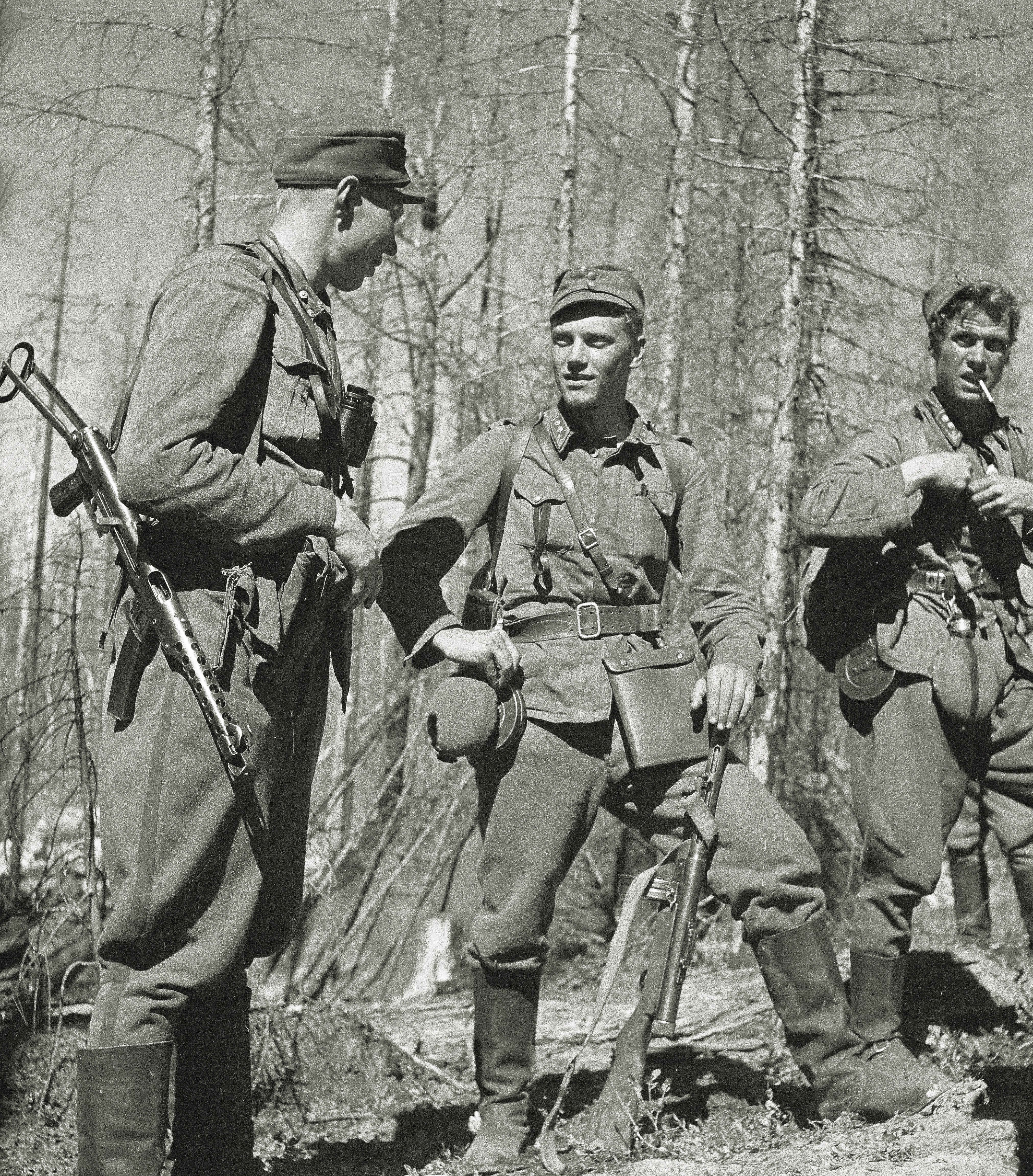 During World War II, TÖrni, at left in July 1944, fought against the Soviets in a Finnish army unit affiliated with the Waffen SS. (Sa-Kuva)
