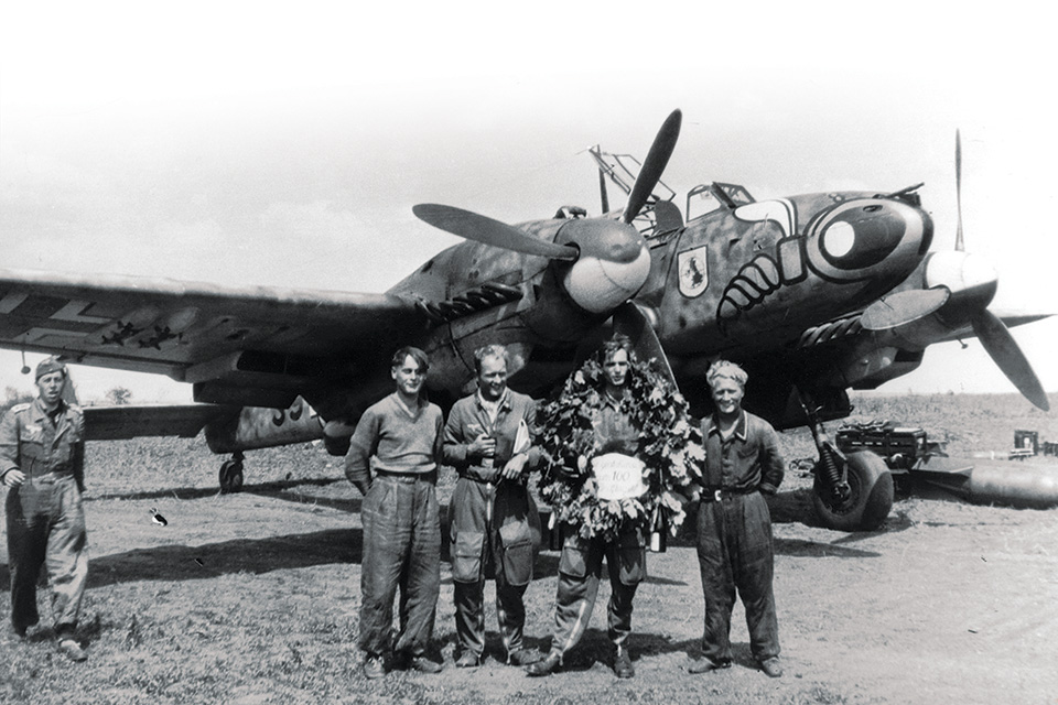 An Me-110G-2 crew from the ZG 1 “Wasp Wing” commemorates its 100th mission over the Russian Front. (Courtesy of Wolfgang Muehlbauer)