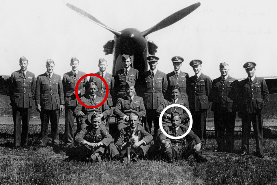 A lineup of No. 74 Squadron members includes Malan (circled in red) and Freeborn (circled in white). (Courtesy of Bob Cossey, 74(F) Tiger Squadron Association)
