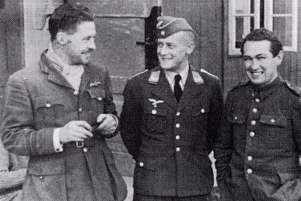 POWs Roger Bushell and Vincent “Paddy” Byrne flank a Luftwaffe guard at Luft Stalag III before the “Great Escape.” (Courtesy of Bob Cossey, 74(F) Tiger Squadron Association)