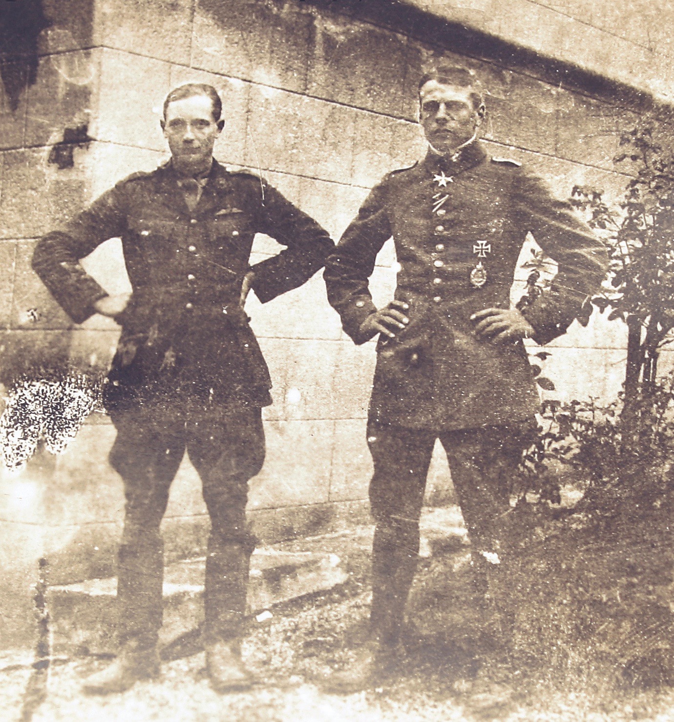 Boelcke (right) poses for a photograph with Captain Robert E. Wilson of the Royal Flying Corps, whom he shot down in 1916.(C&T Auctions, Bournemouth News & Picture Service)