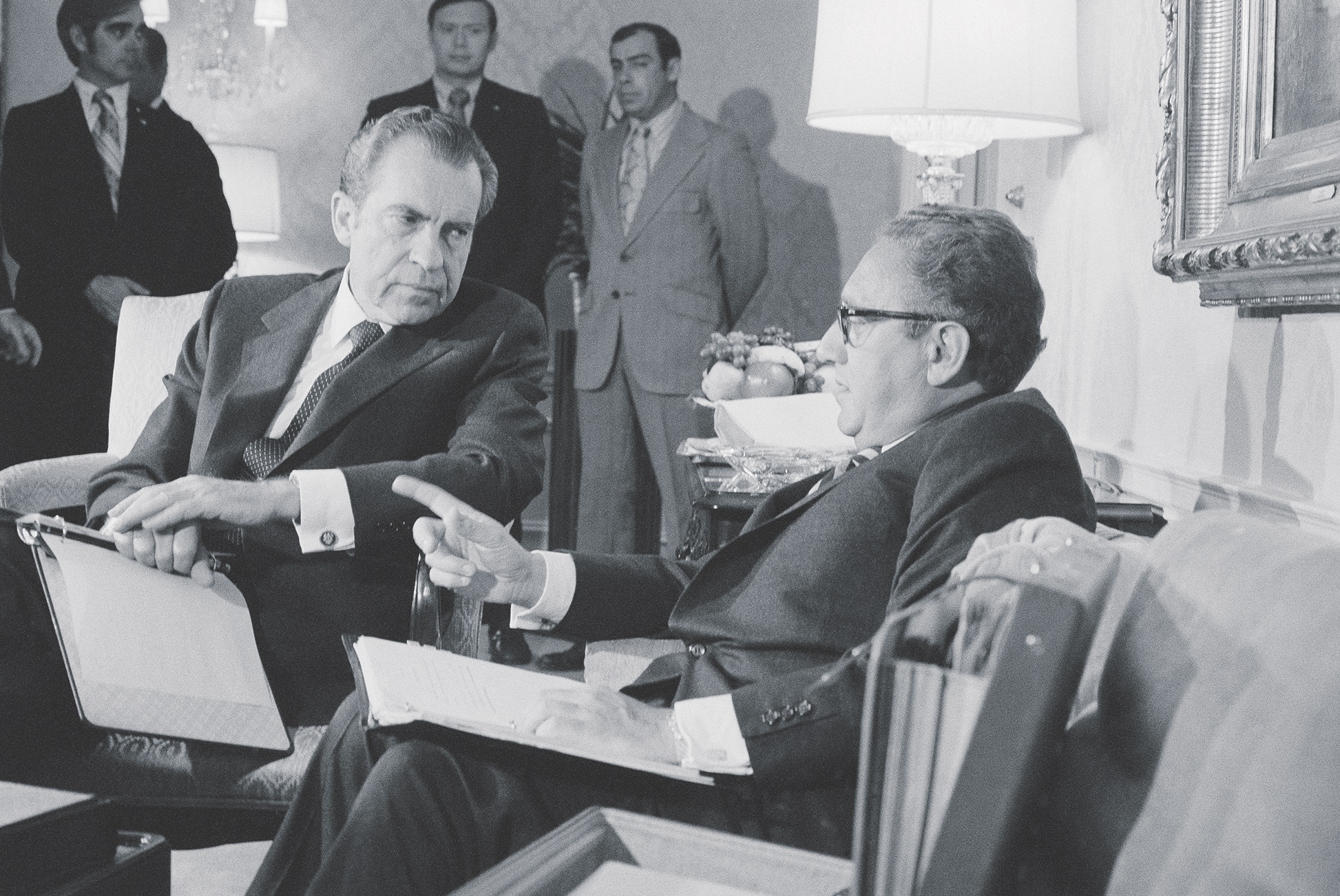 Richard Nixon gets a briefing on the Paris peace talks from Henry Kissinger during a consultation at a New York hotel on Nov. 25, 1972. (Bettmann/Getty Images)