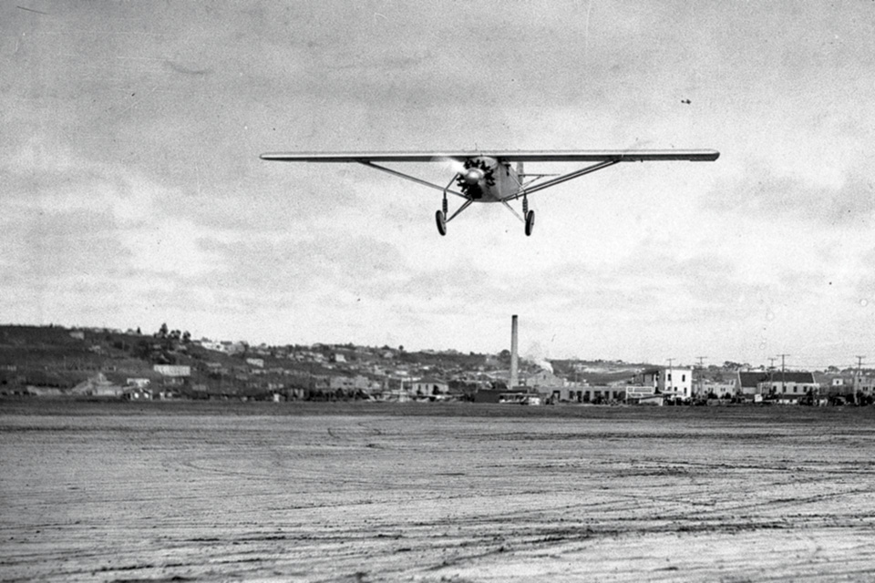 Lindbergh soars over the airfield. (©1927 by San Diego Union-Tribune/ZUMA Press)