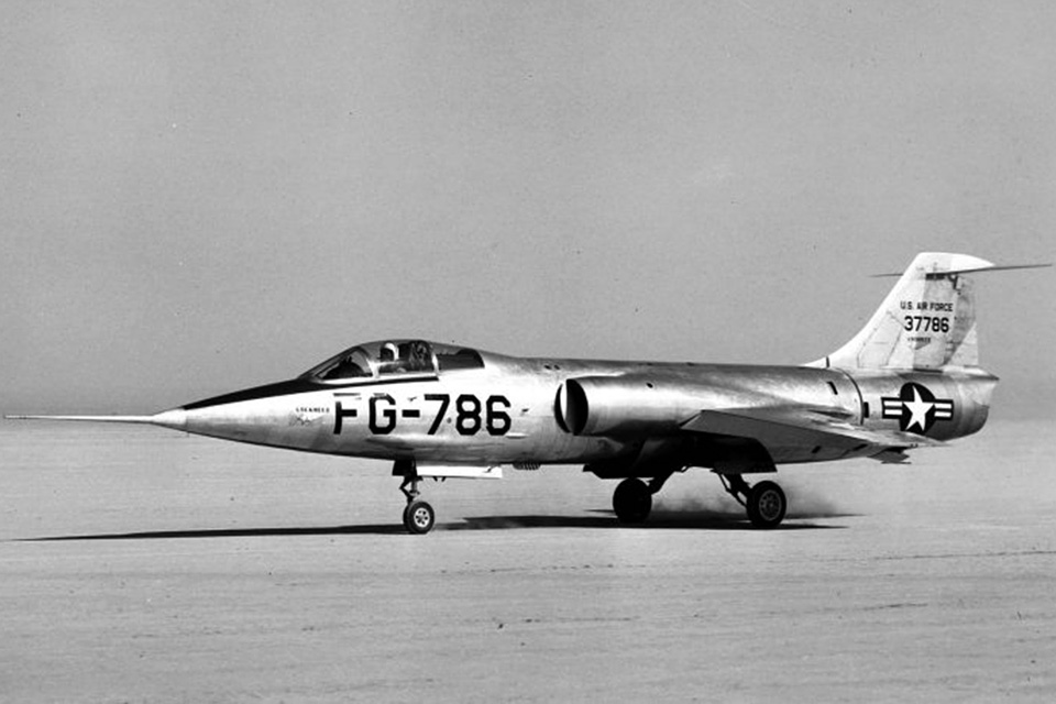 During a test flight on March 25, 1955, the XF-104 became the first fighter to exceed 1,000 mph, in spite of the relatively low power of its Wright XJ65-W-6 engine. (Lockheed Martin Skunk Works)