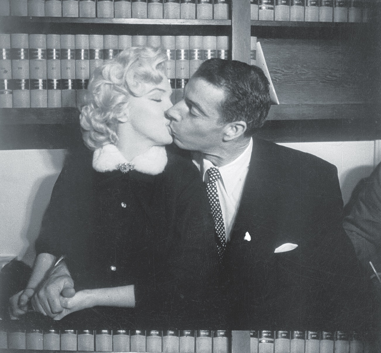 Monroe and Joe DiMaggio share a post-nuptial kiss in the judge’s chambers at San Francisco City Hall. (Bettmann/Getty Images)