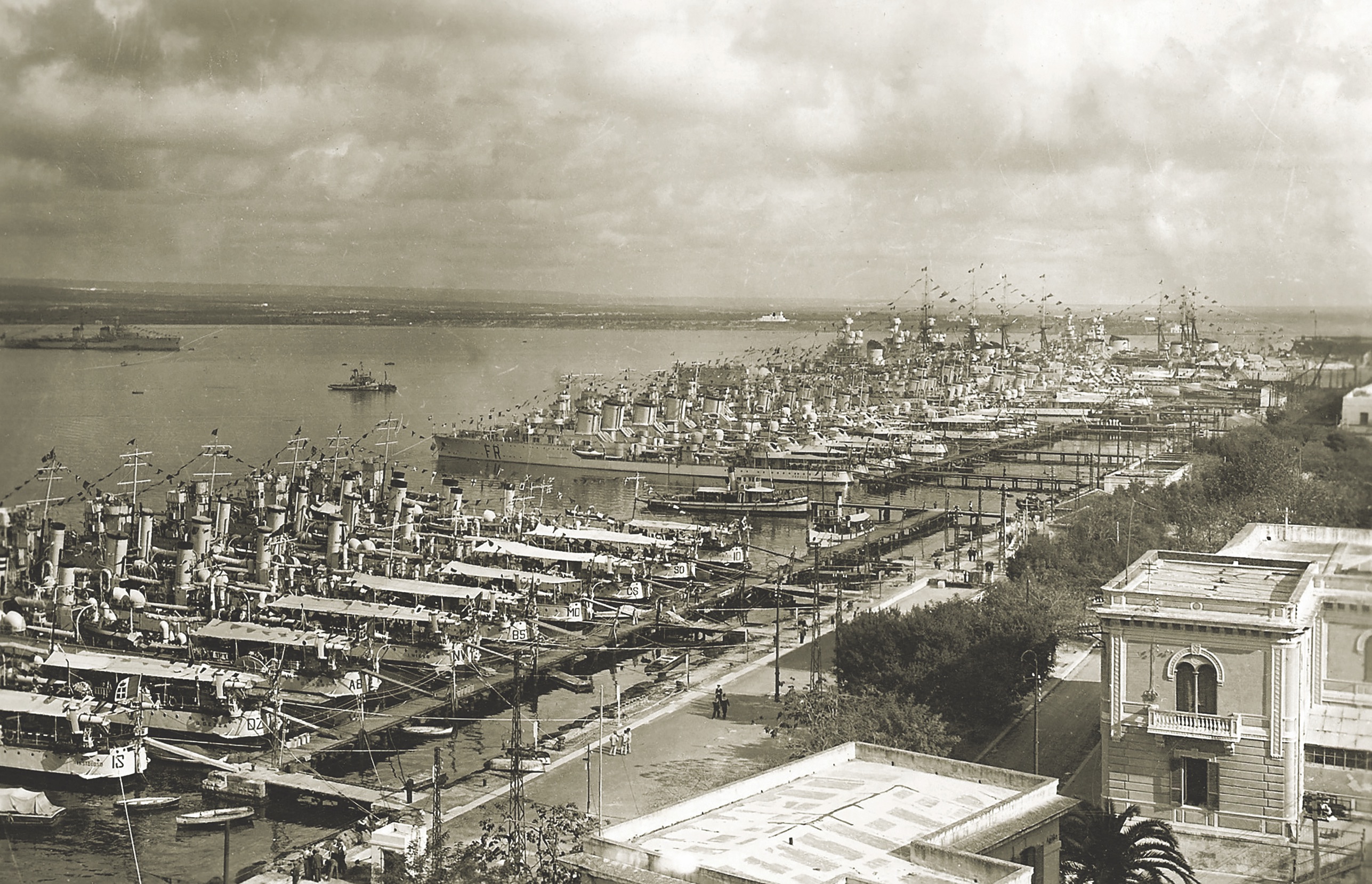 Taranto was home port of the Regia Marina’s main fleet, including battleships, cruisers and destroyers. (Ernesto Burzagli)