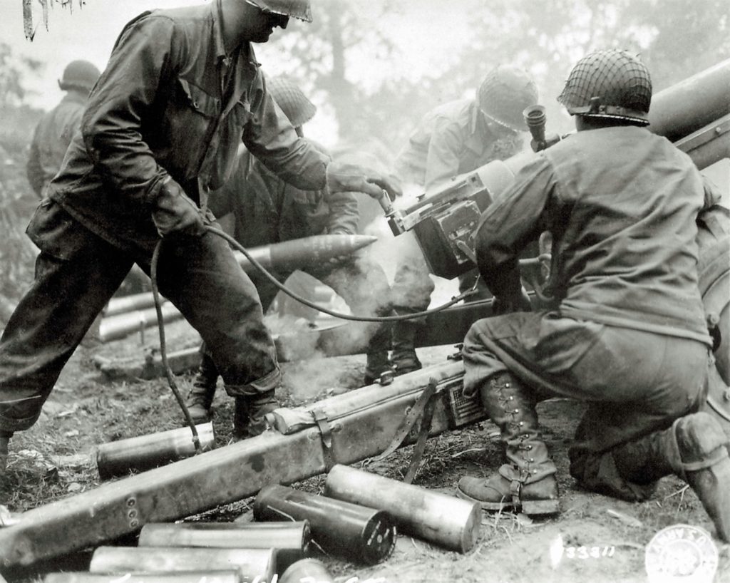 Men of the 4th Infantry Division, which included the 22nd Regiment, fire a 105mm howitzer in Normandy (above). The division commander, Major General Raymond “Tubby” Barton (below), had previously served in France in the First World War. (Galerie Bilderwelt/Getty Images)