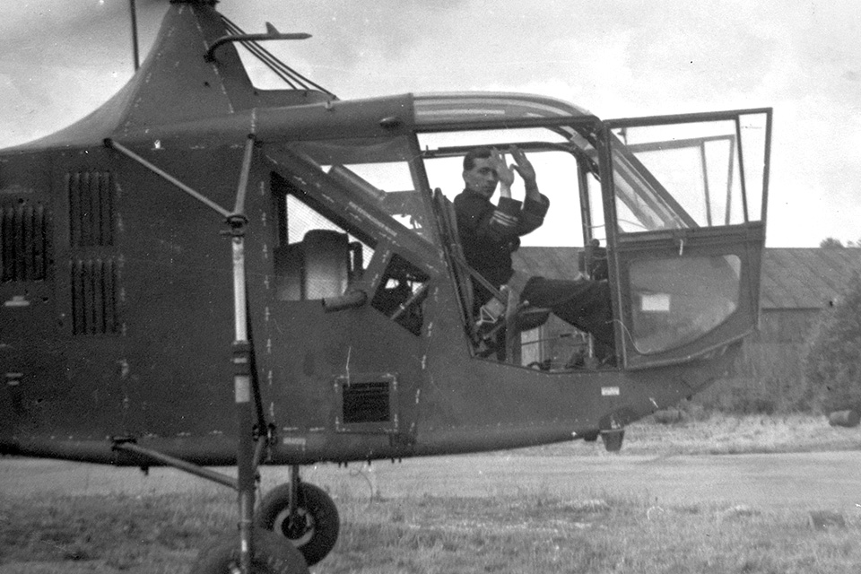 Brown demonstrates “hands-free” flying during his first helicopter test flight, in a Sikorsky Hoverfly Mark I (R-4) from Speke to Farnborough, England, in February 1946. (©Bonhams/BNPS)
