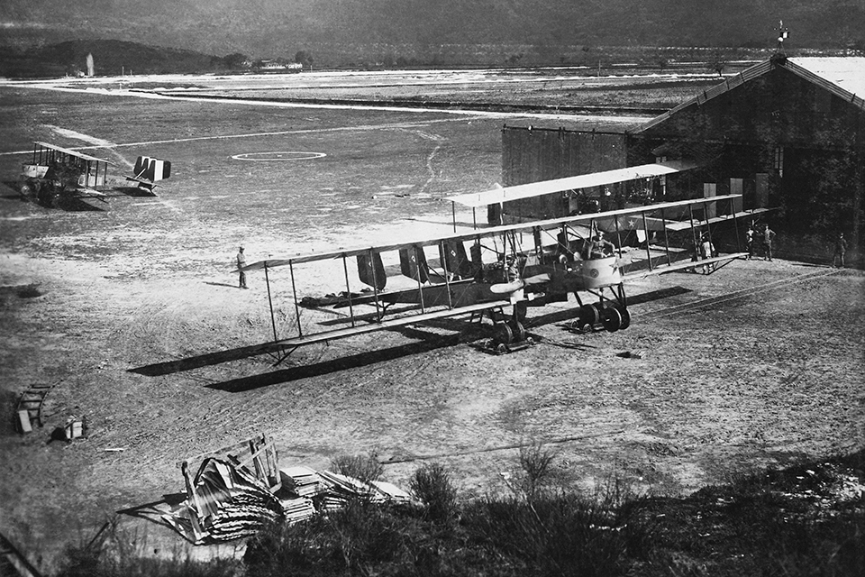 Caproni Ca.33s assemble at Foggia’s airfield. (DEA/ICAS94/Getty Images)