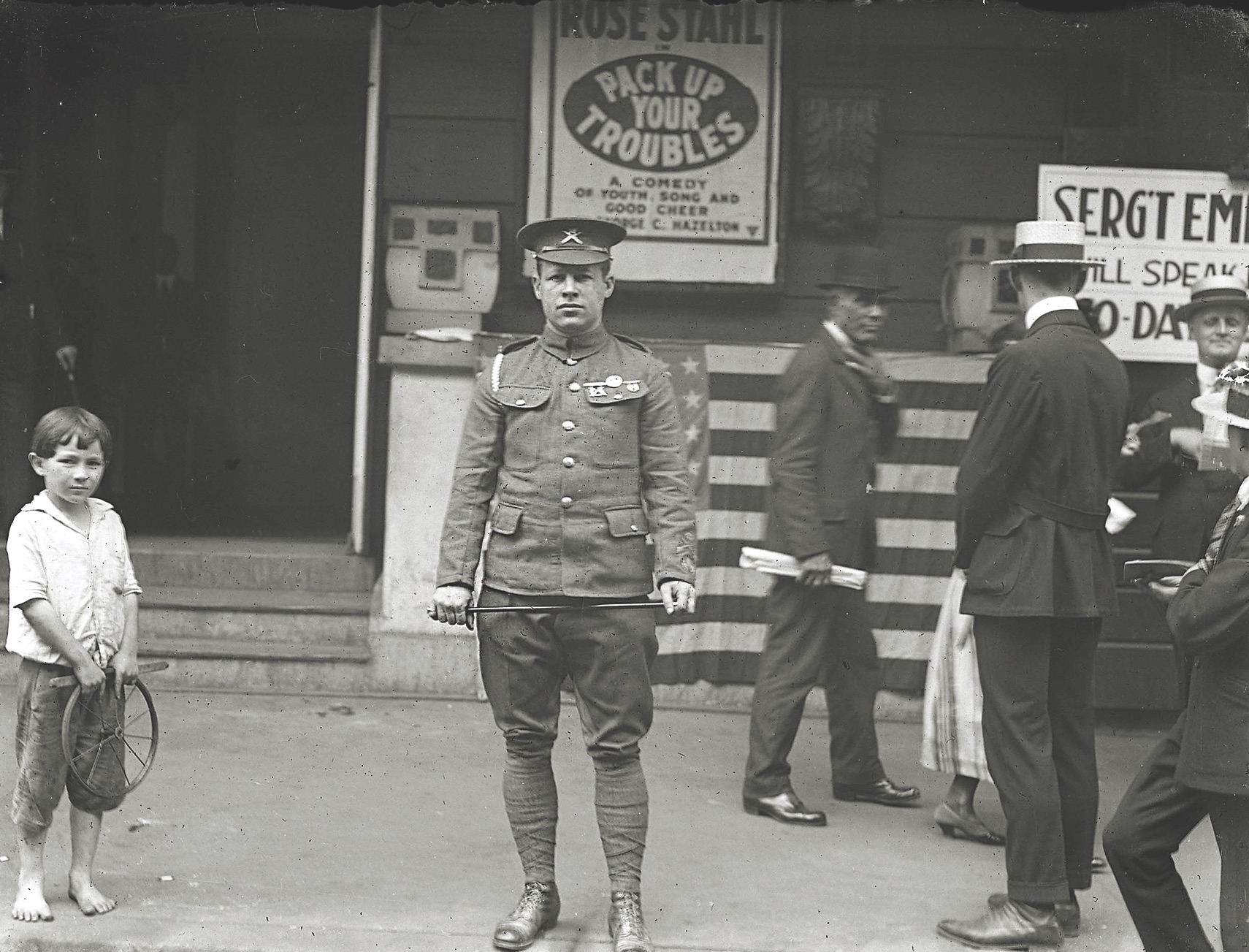 Empey, posing here in his uniform, was billed as “The Lecture Sensation of a Generation” for a 1917 appearance in Baltimore. (New York Historical Society)