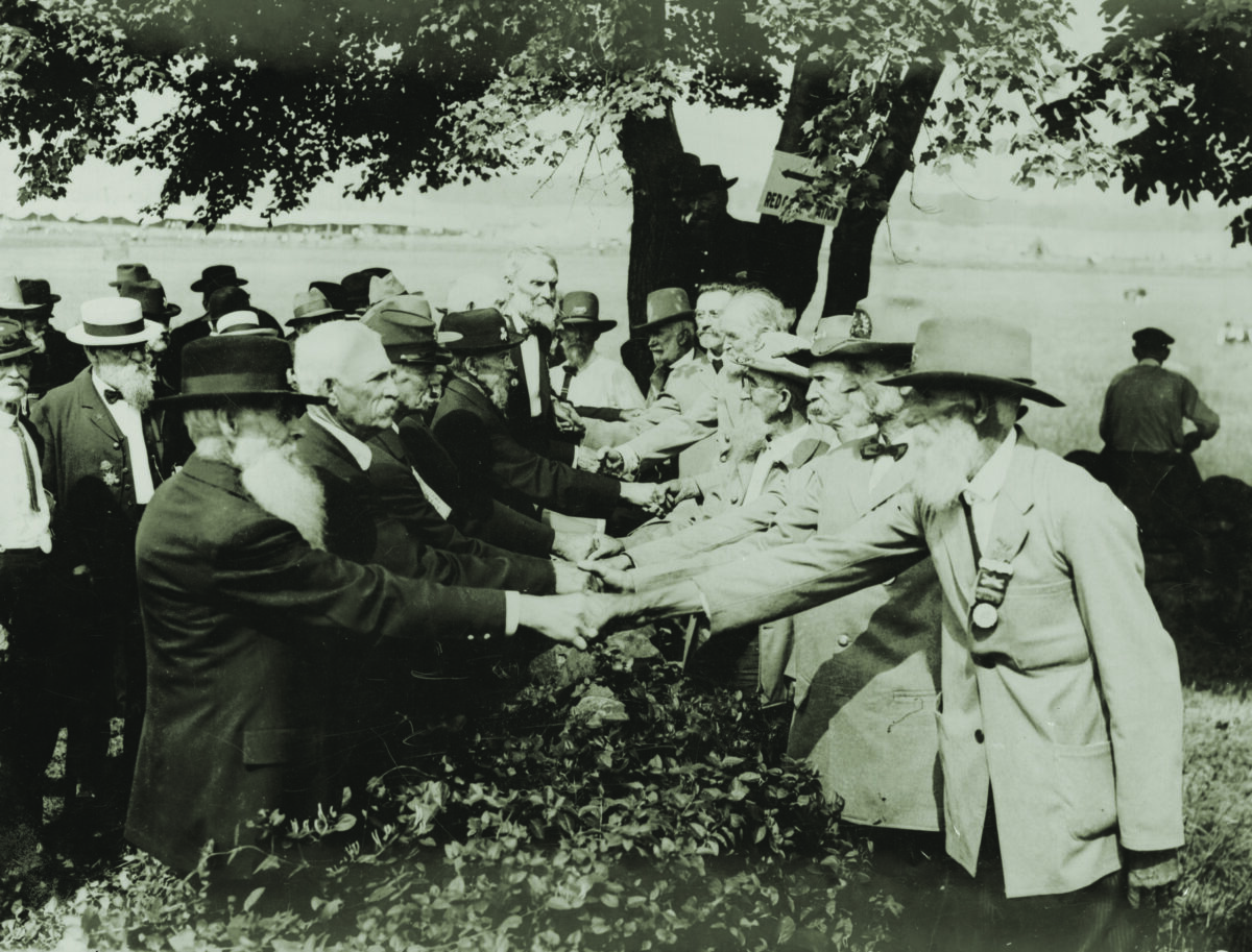 gettysburg-veterans-handshake