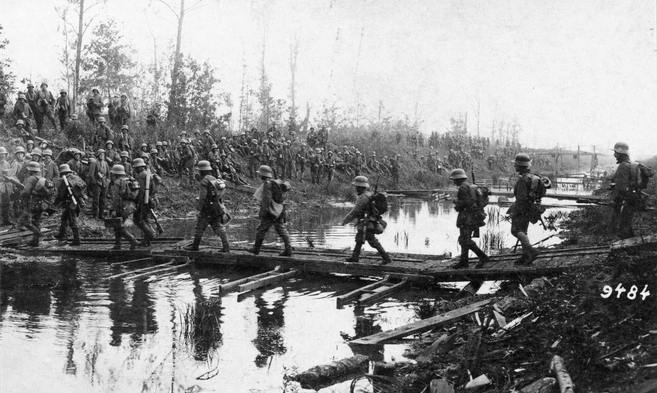 German soldiers crossing a canal at Chemin des Dames, May 1918. (Imperial War Museums)