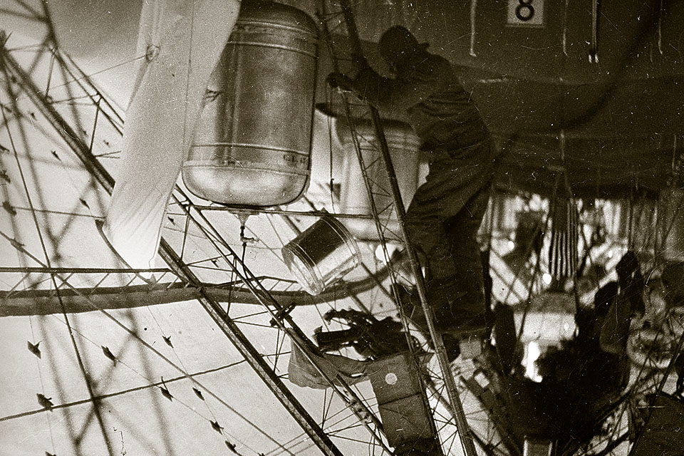 Norge’s enclosed keel stowed a variety of expedition and emergency gear. (National Library of Norway)